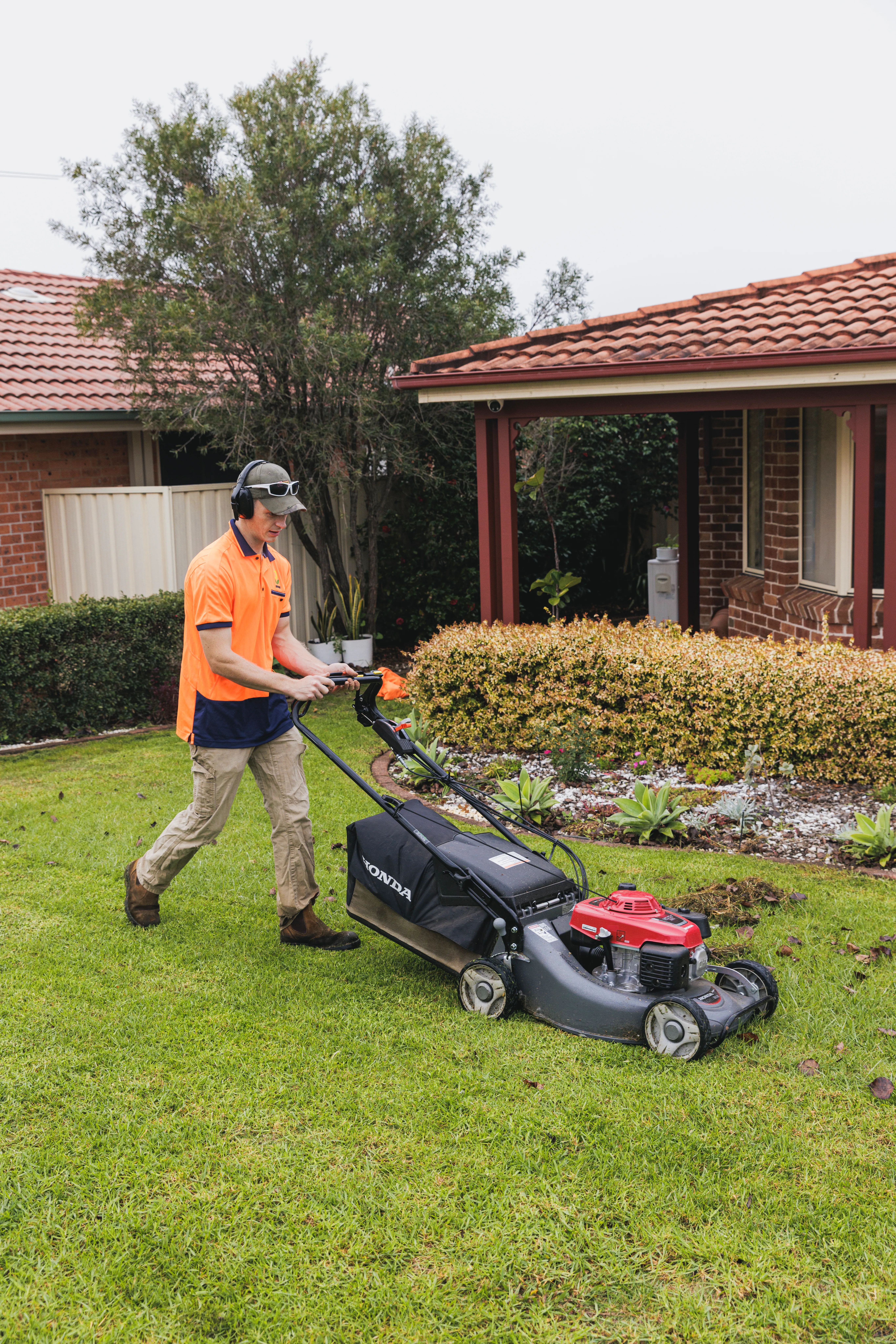 Keeping It Green lawn mowing service in Narellan Vale